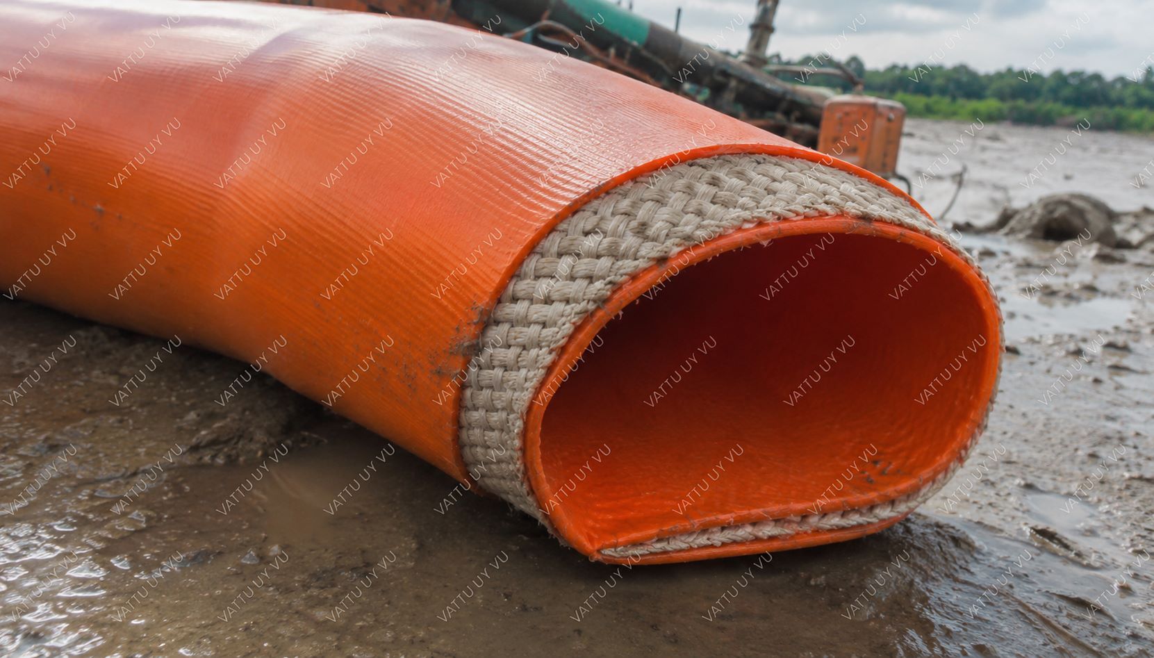 Cấu tạo lớp bố vải cường lực và nhựa PVC của ống bạt gân cam tải cát