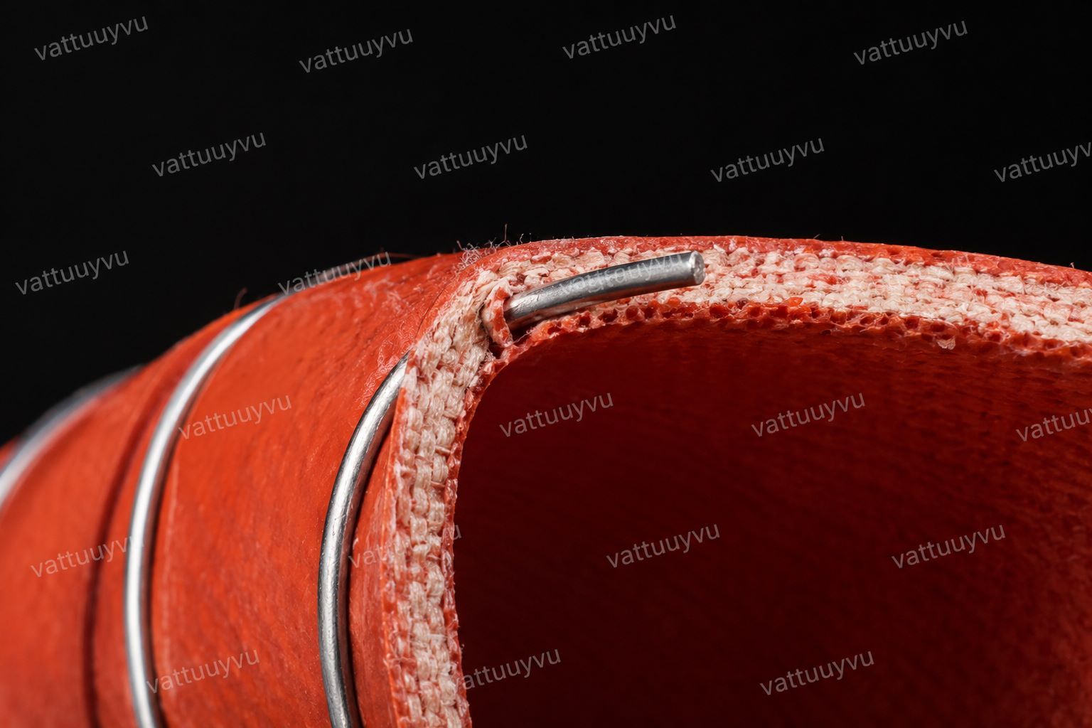 Cấu tạo lớp thép xoắn và vải phủ silicone của ống dẫn nhiệt