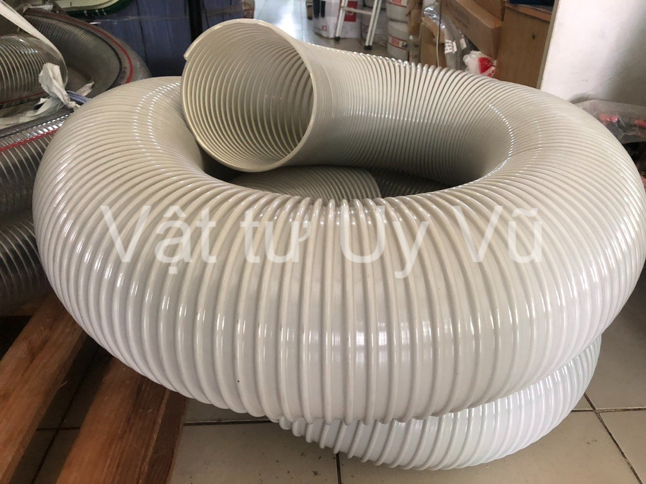 ống hút bụi gân nhựa phi 300