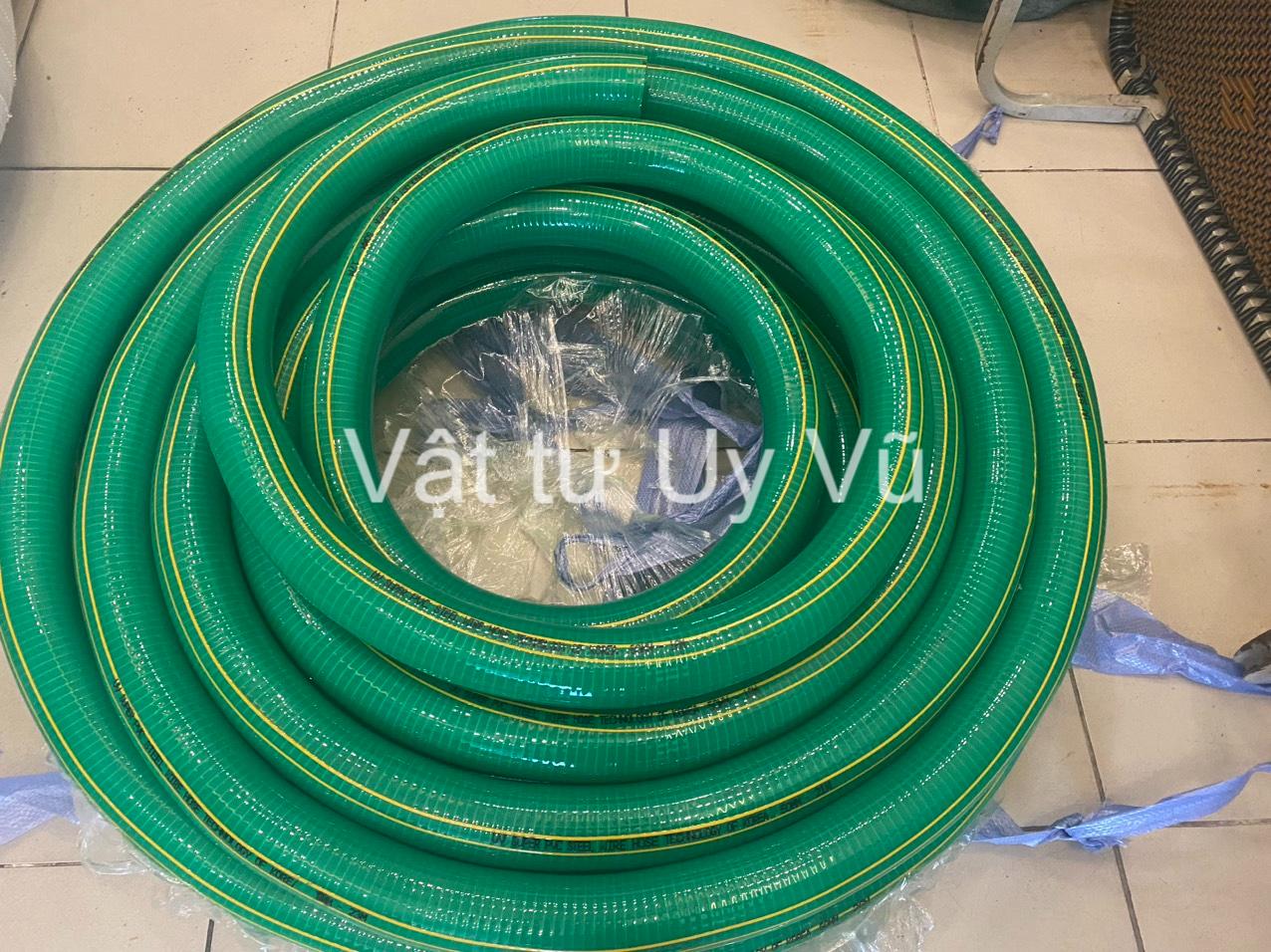 ống được làm từ PVC và thép